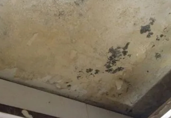 雅安阳台漏水维修公司分享下雅安卫生间渗水维修需要注意哪些问题。